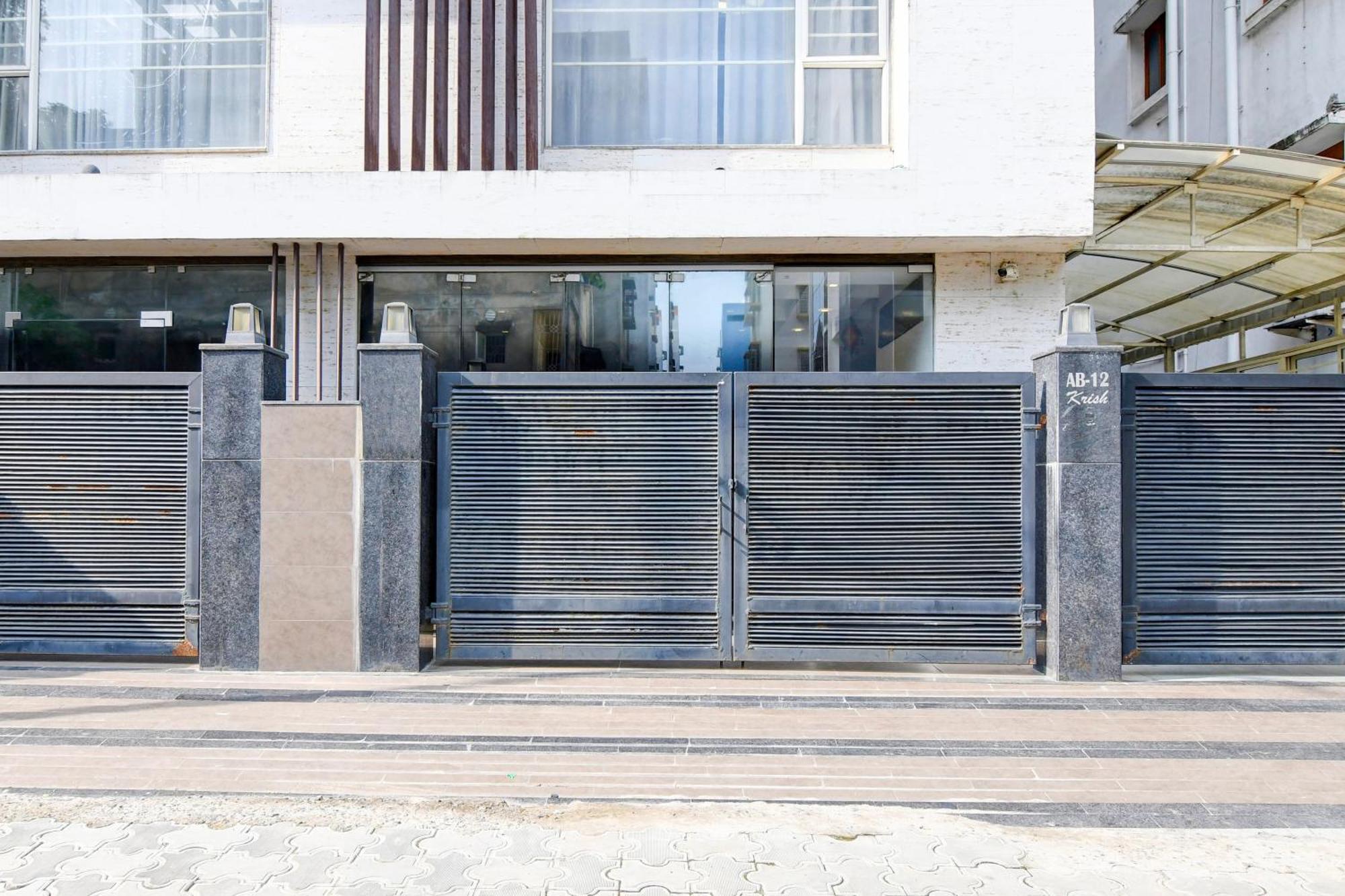 Super Townhouse New Town Formerly Krish Residency Колката Екстериор снимка